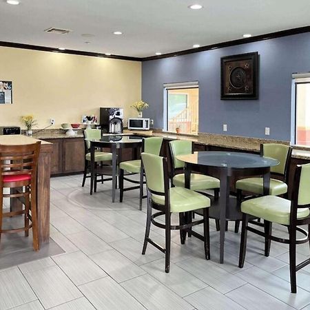 Days Inn & Suites By Wyndham Gonzales Tx Exterior foto
